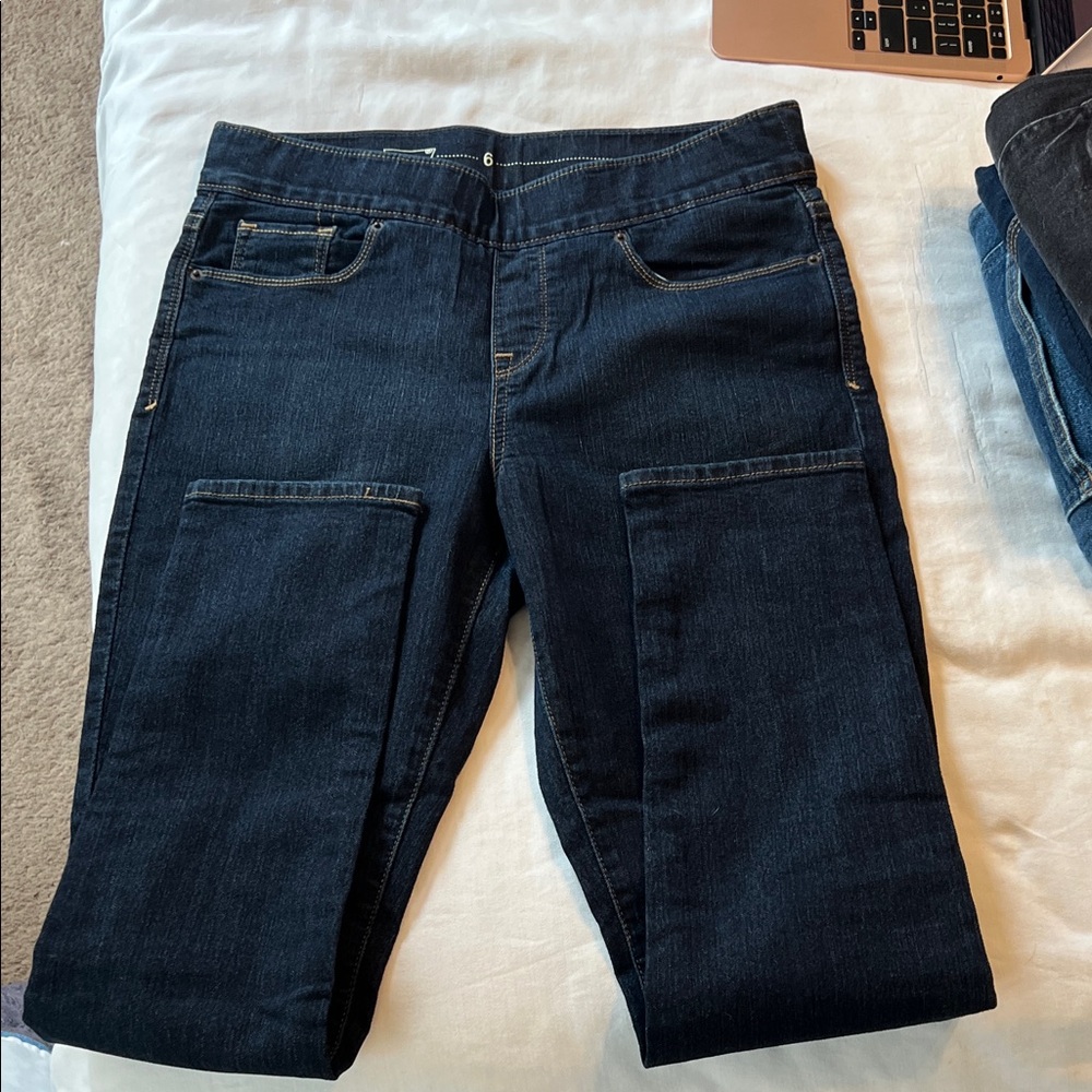 Levi’s Pull On Jeans. Size 6. Never worn.